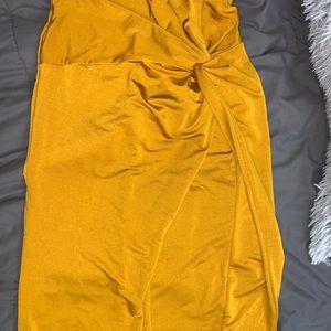 Yellow fashion nova skirt